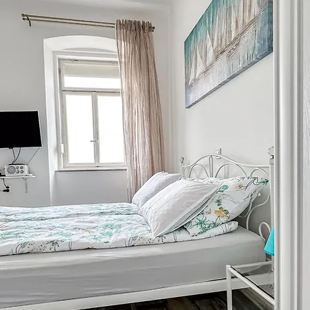 Main Square With Sea View 아파트 *