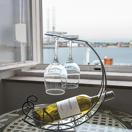 Main Square With Sea View 풀라