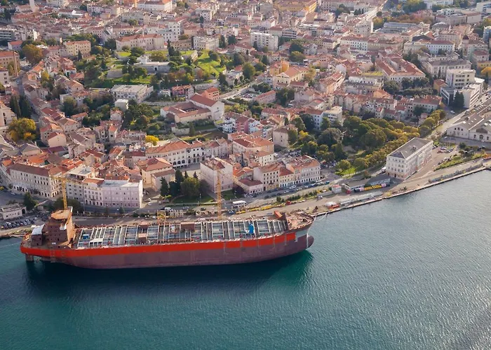 Main Square With Sea View Pula