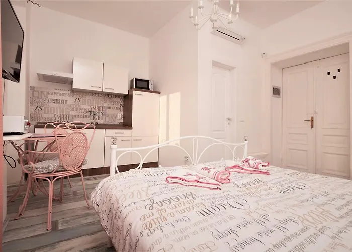 Main Square With Sea View Appartement Pula