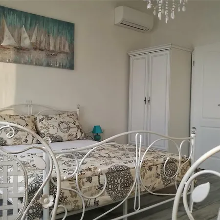 Main Square With Sea View Apartment *