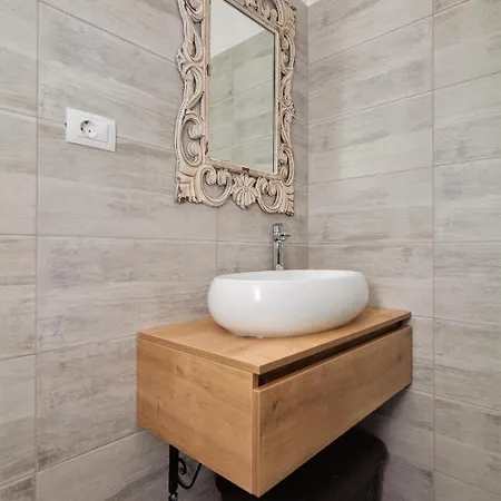 Main Square With Sea View Apartamento Pula