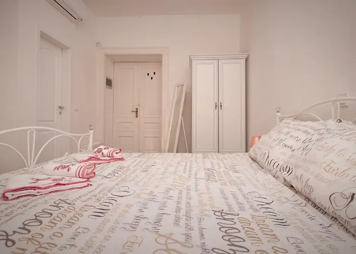 Lägenhet Main Square With Sea View