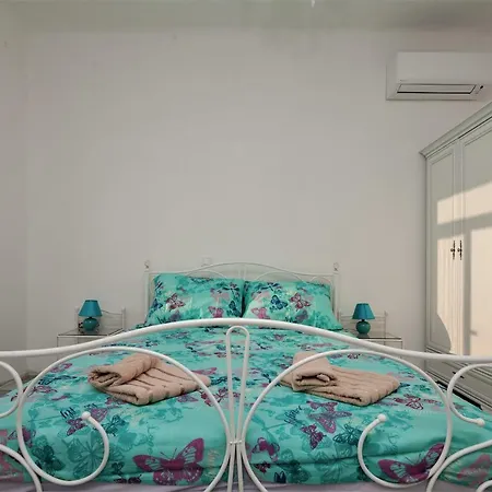 Main Square With Sea View Apartman *