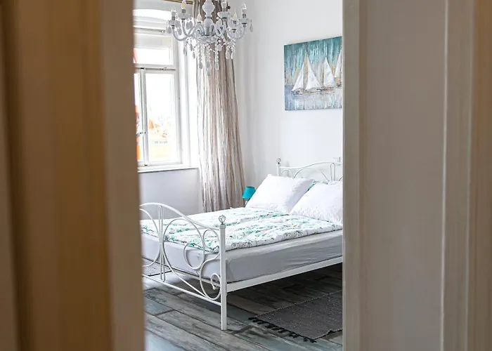 Main Square With Sea View Апартаменти