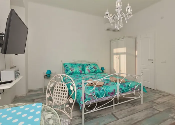 Main Square With Sea View * Пула